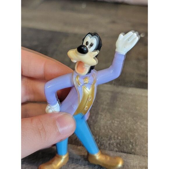 2021 Disney goofy McDonald's toy figure Formal Wear - Picture 2 of 4